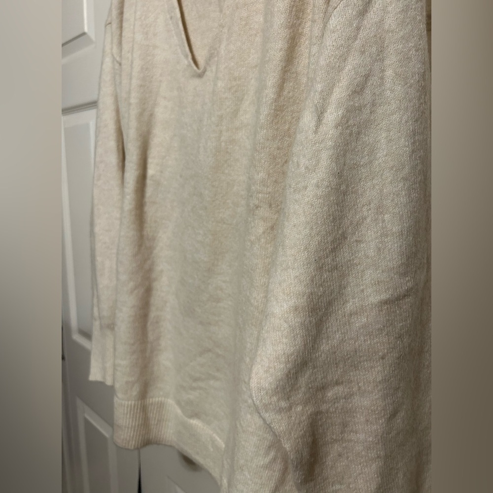 Oversized H&M Cream Sweater - Picture 2 of 7